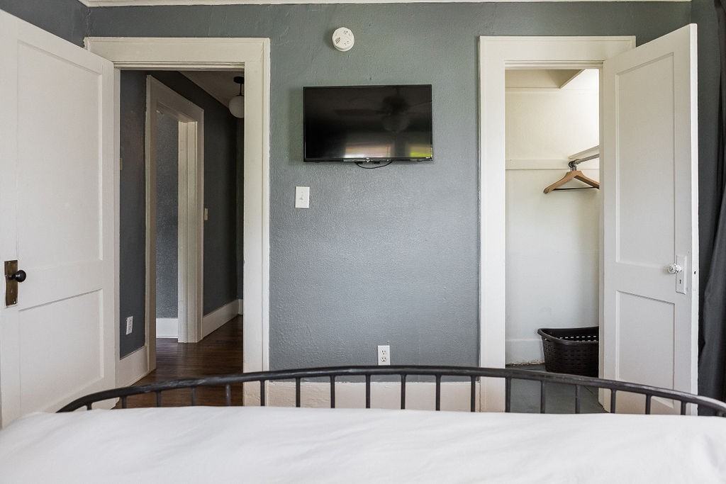 305 Northwest 25th Street #1 - Photo 7 of 16