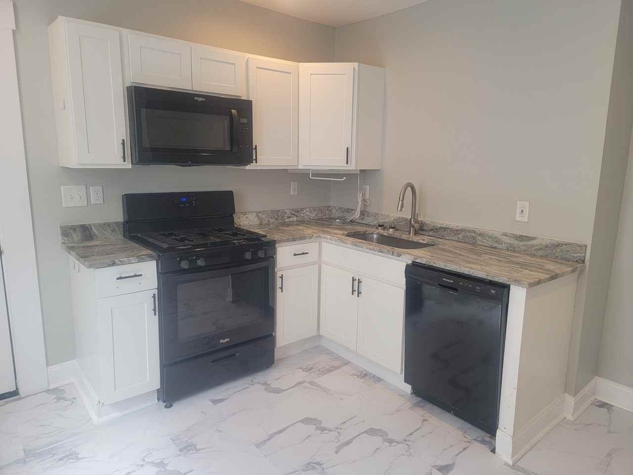 Stanley Ave - Photo 4 of 11