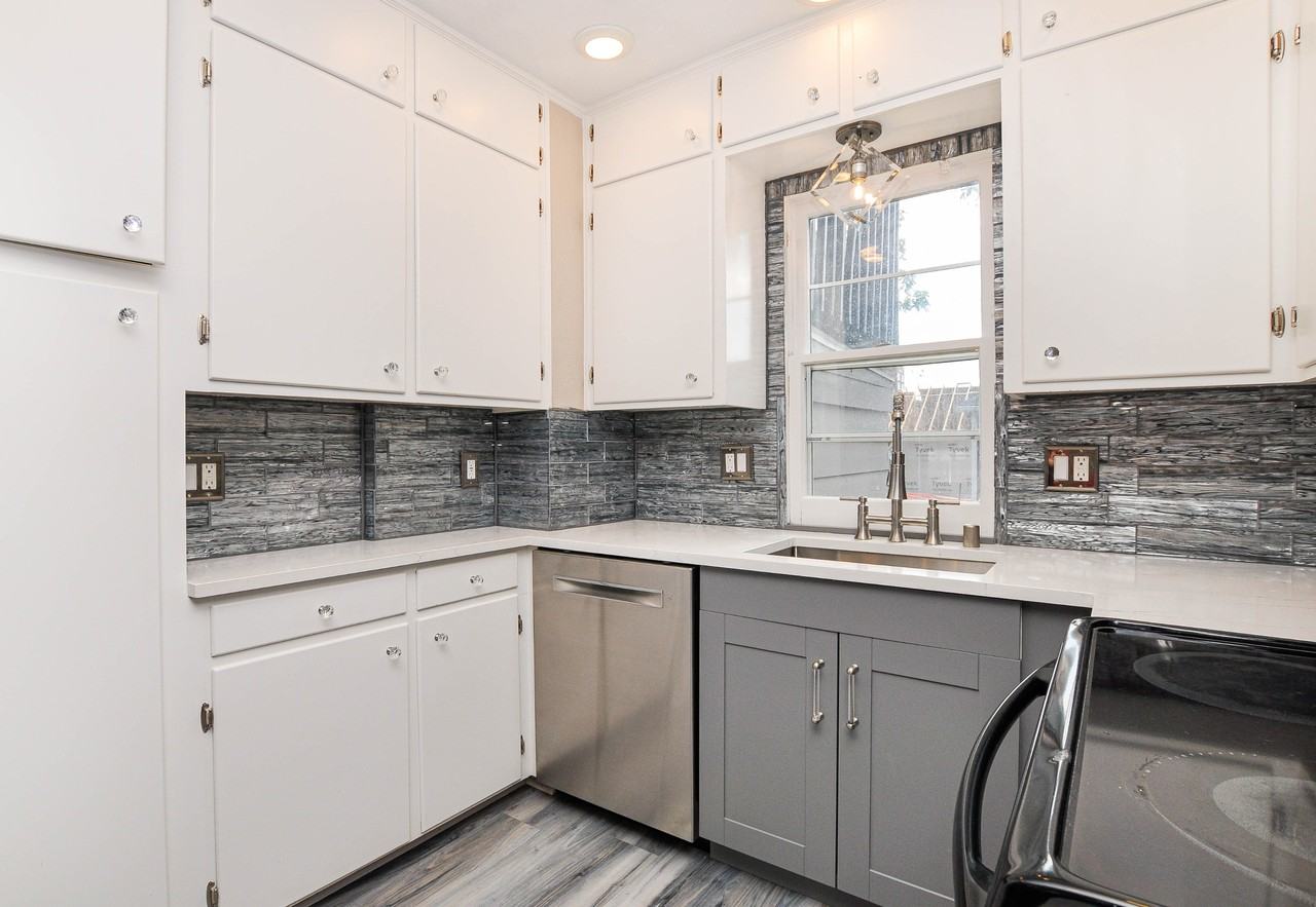 408 15th Ave Sw #1 - Photo 4 of 20