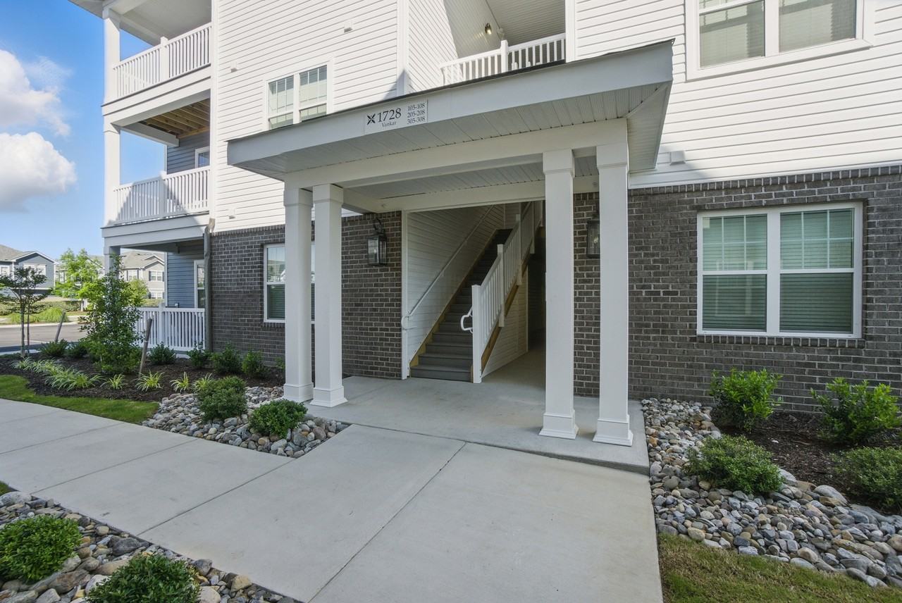 1728 Vankar Dr #307 - Photo 5 of 33