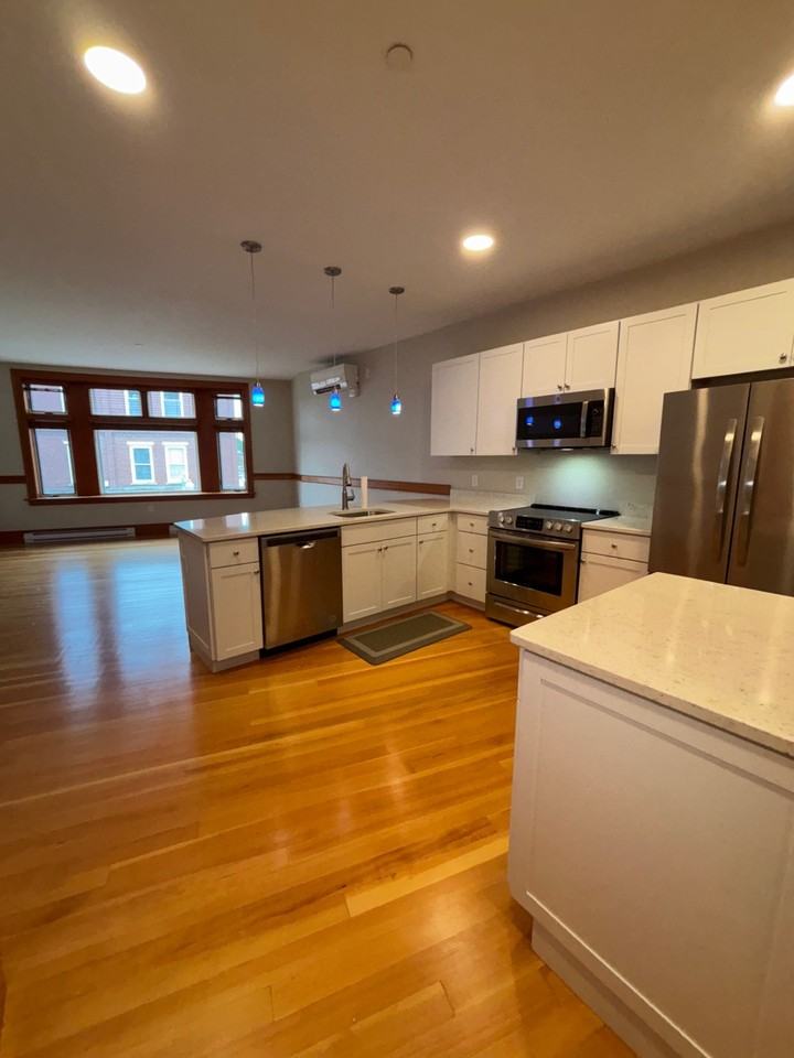 609 Main St #202 - Photo 3 of 34