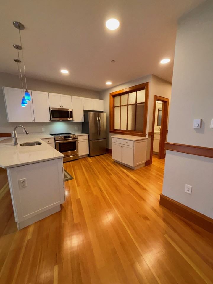 609 Main St #202 - Photo 4 of 34