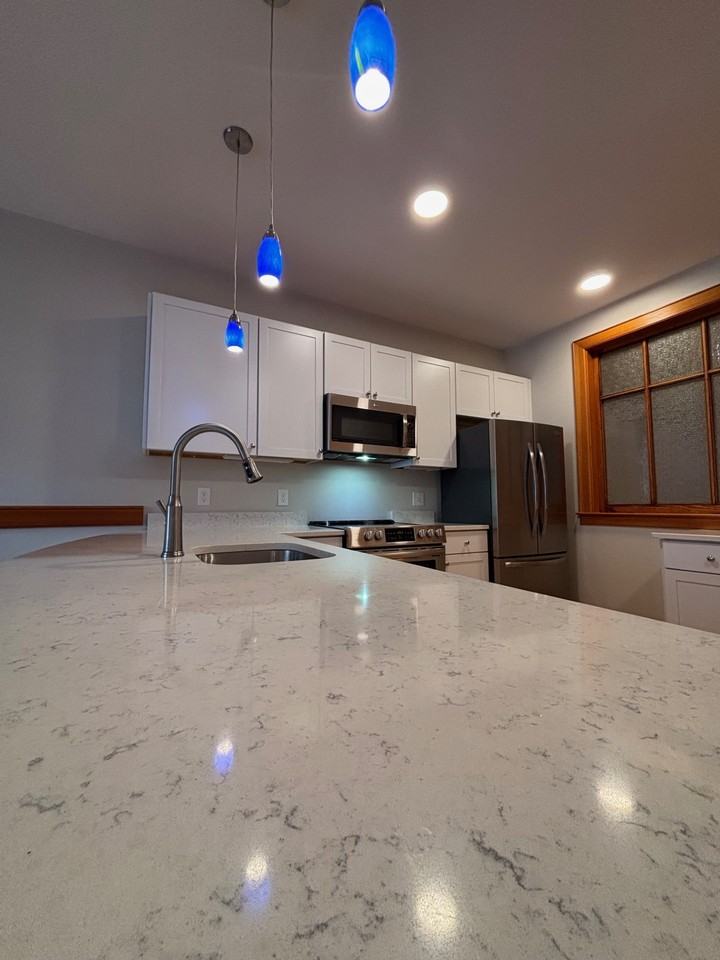 609 Main St #202 - Photo 5 of 34