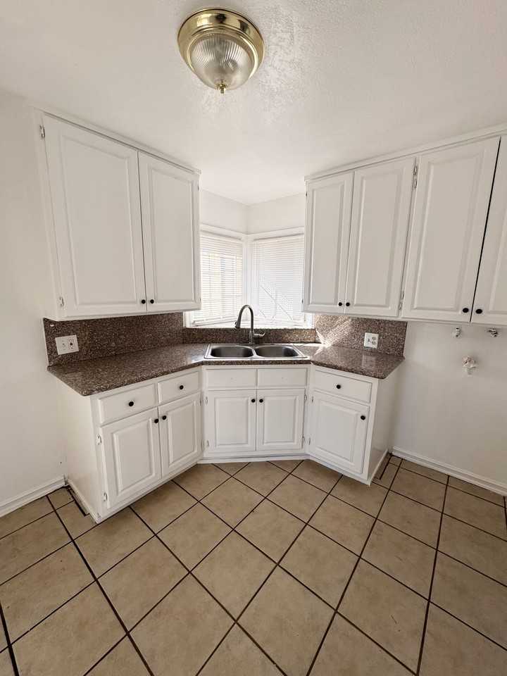 6323 Flora Avenue #6323FLORAD - Photo 2 of 9