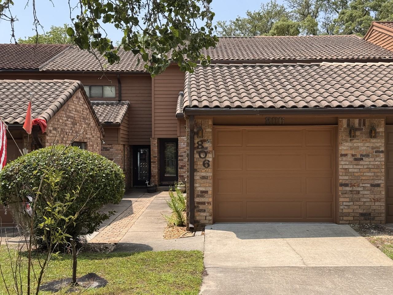 806 Regatta Dr #1 - Photo 2 of 34