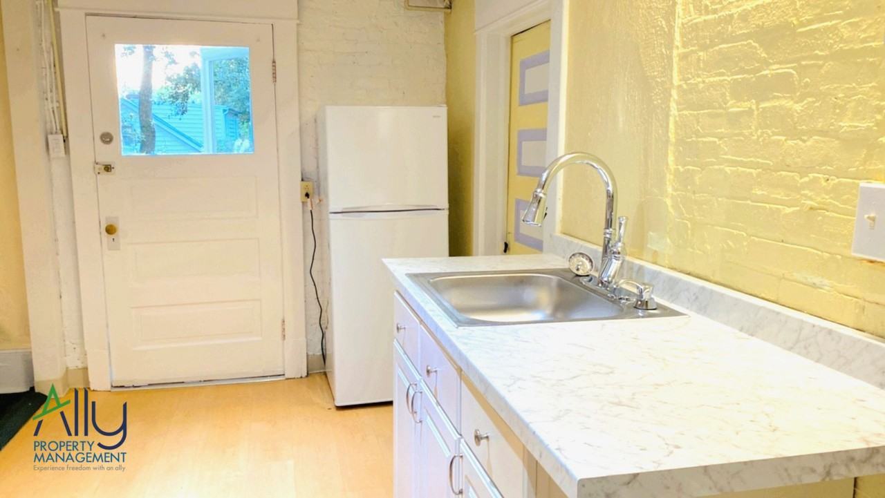 709 Park St #1 - Photo 4 of 24