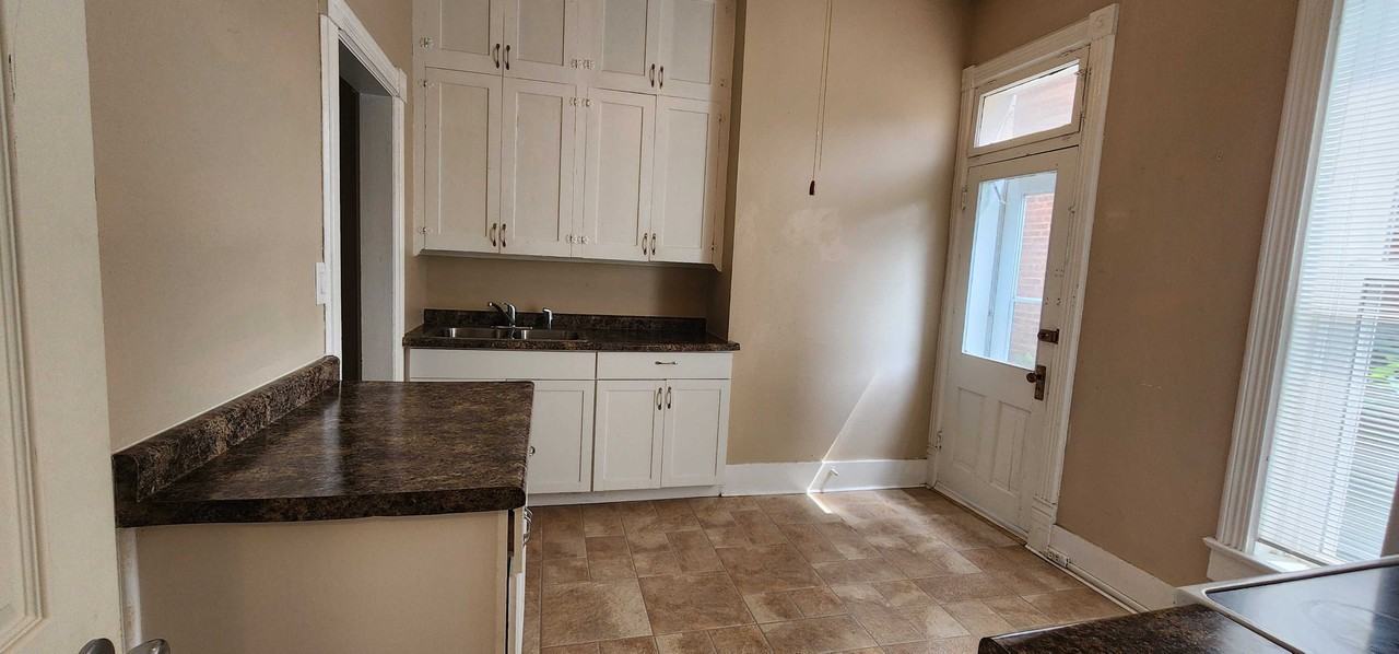 517 Avenue G #517LOWER - Photo 6 of 14