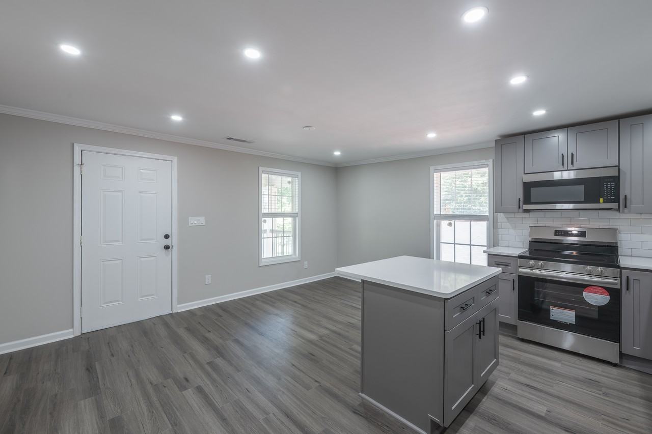 1861 Lyle Ave #2 - Photo 4 of 11