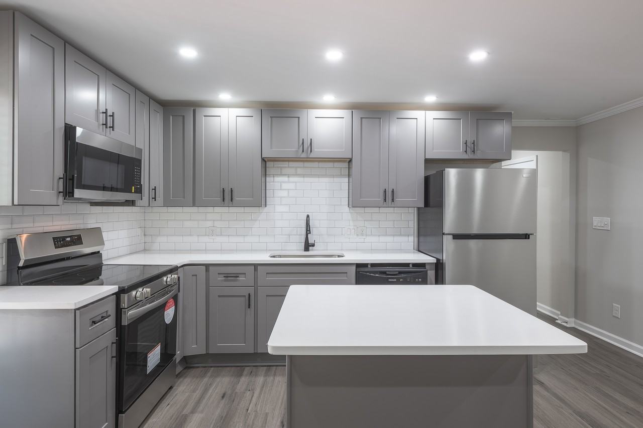 1861 Lyle Ave #2 - Photo 5 of 11