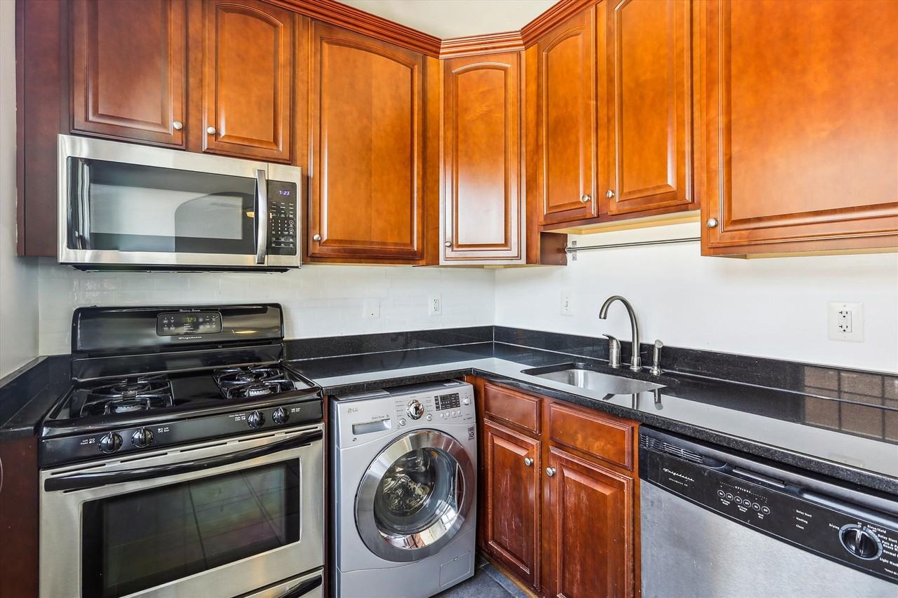 3028 Wisconsin Ave Nw #405 - Photo 3 of 34