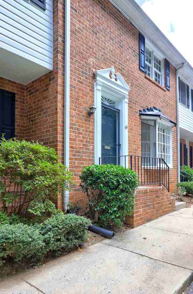 6520 Roswell Road #60