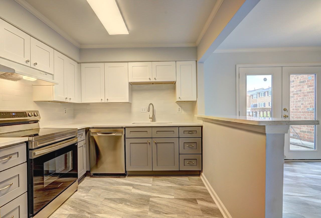 6520 6520 Roswell RoadUnit 60 #60 - Photo 6 of 33