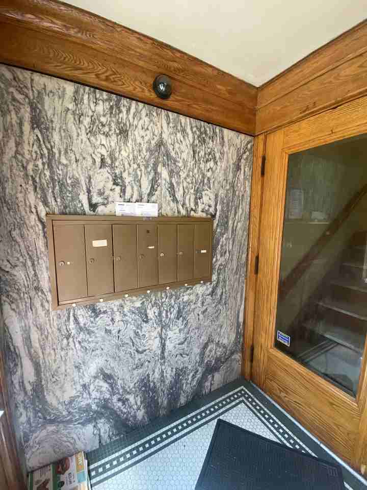 2549 Kenilworth Rd #1 - Photo 2 of 36