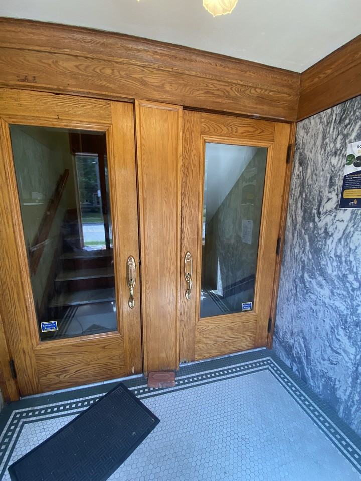 2549 Kenilworth Rd #1 - Photo 3 of 36