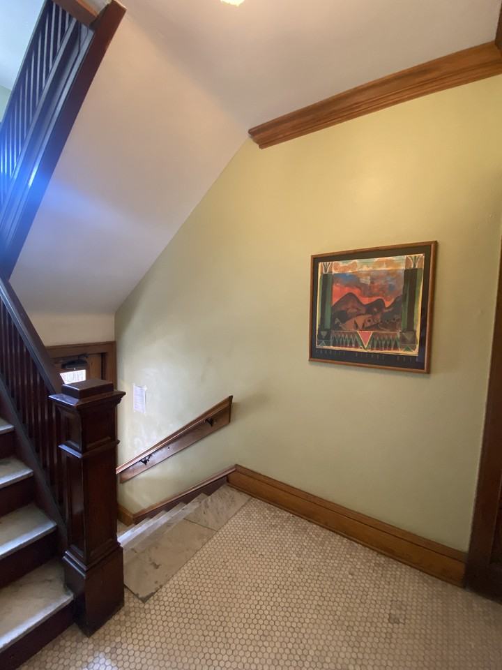 2549 Kenilworth Rd #1 - Photo 4 of 36