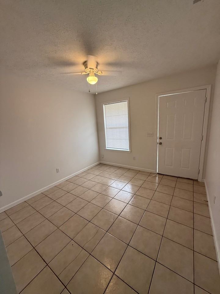 2605 Lagoon Knoll Drive #1 - Photo 2 of 9