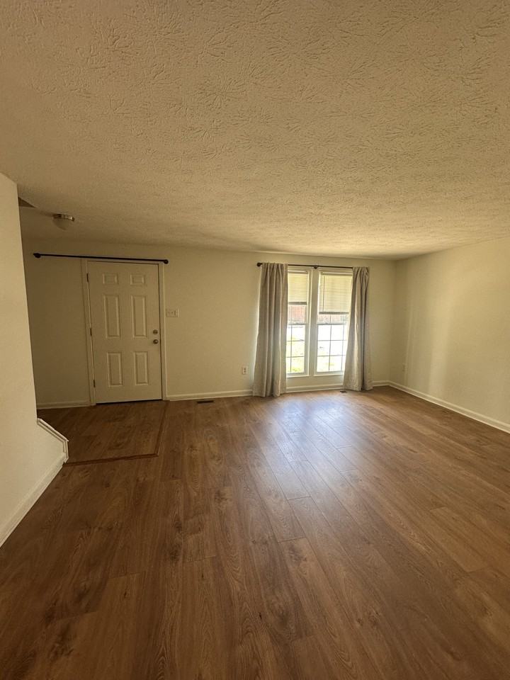 445 Heather Ridge Dr #1 - Photo 3 of 10