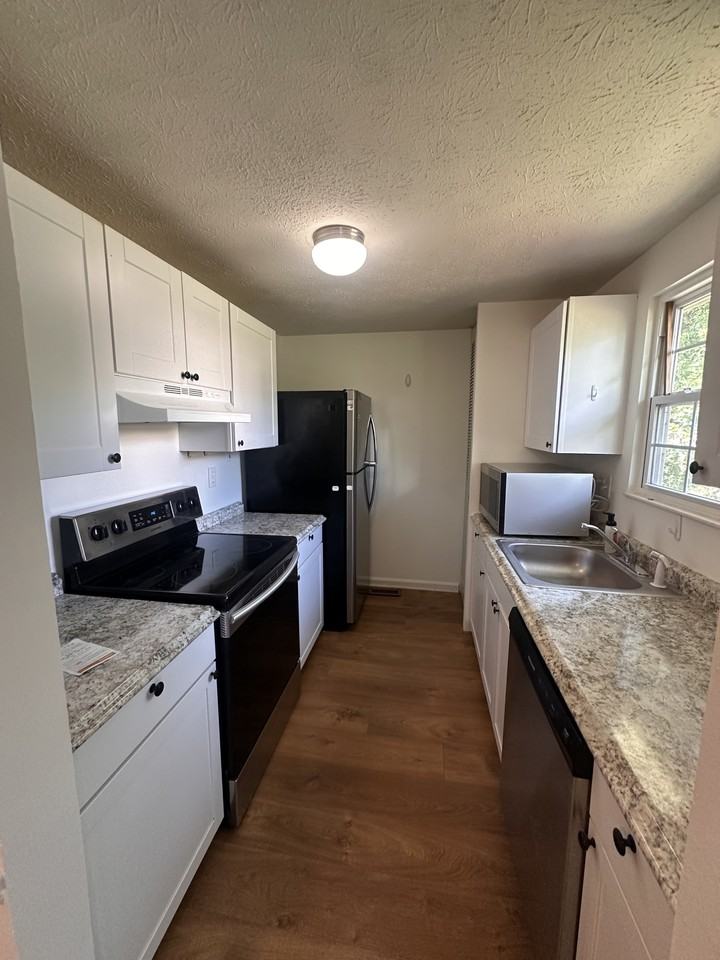 445 Heather Ridge Dr #1 - Photo 4 of 10