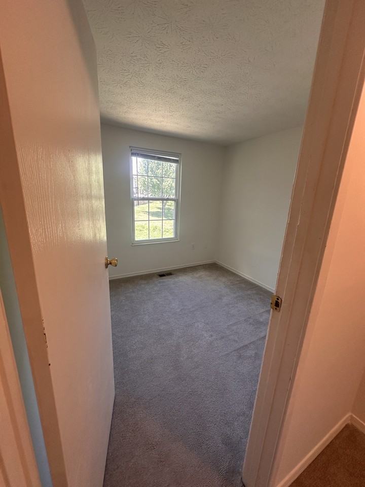 445 Heather Ridge Dr #1 - Photo 7 of 10