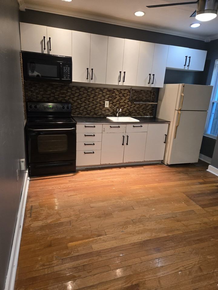 491 E Penn St #1 - Photo 3 of 17