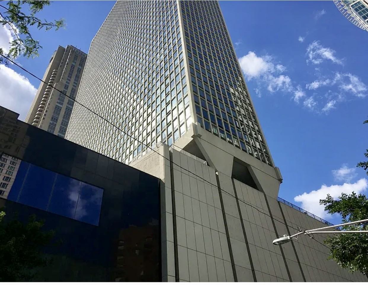 111 111 East Chestnut 4A - 18 & 19 #4A18-19 - Photo 2 of 10