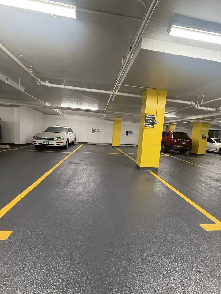 111 111 East Chestnut 4A - 18 & 19 #4A18-19 - Photo 3 of 10