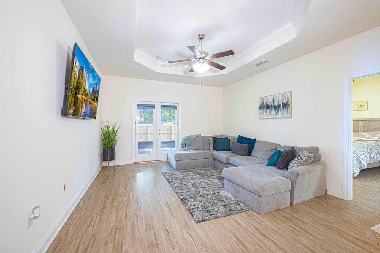 1468 Surrey Loop #1 - Photo 3 of 21