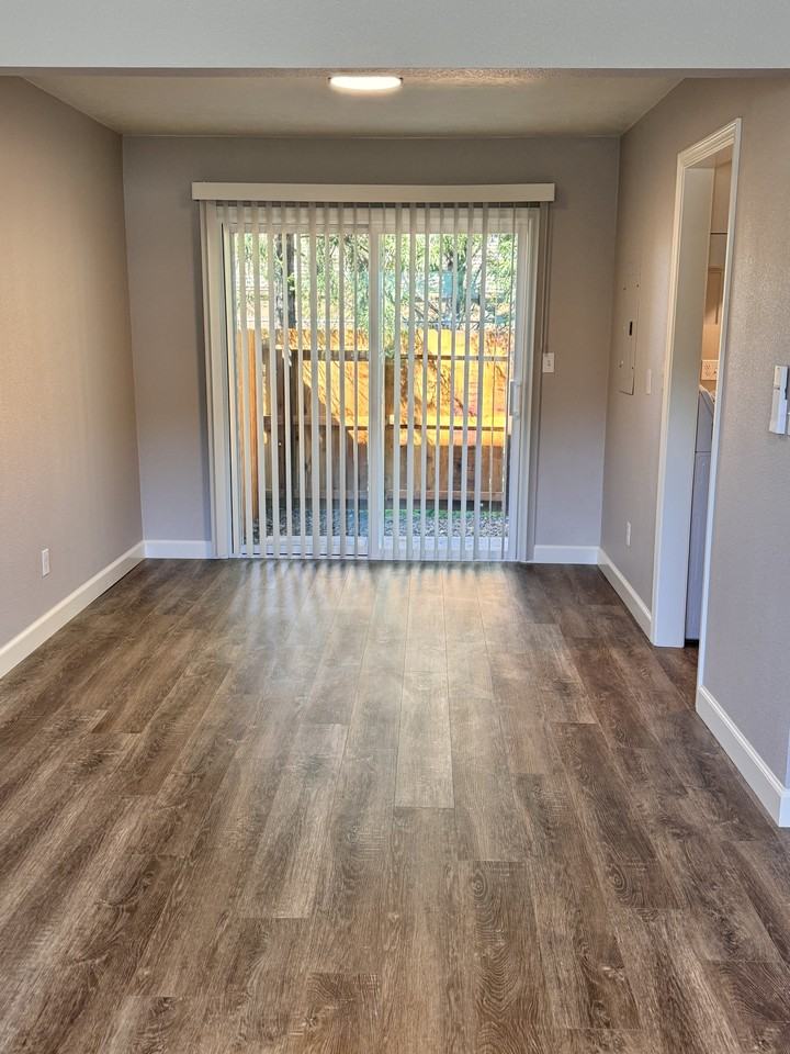 2392 Northeast Carolyn Court #2R2 - Photo 5 of 18