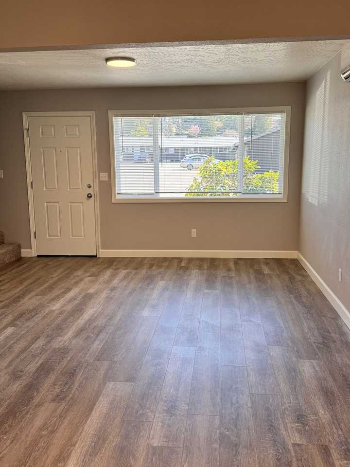 2392 Northeast Carolyn Court #2R2 - Photo 7 of 18