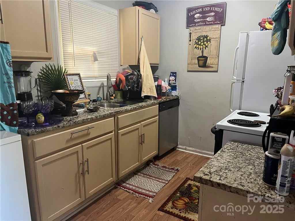 104 E Old Post Rd - Photo 3 of 7