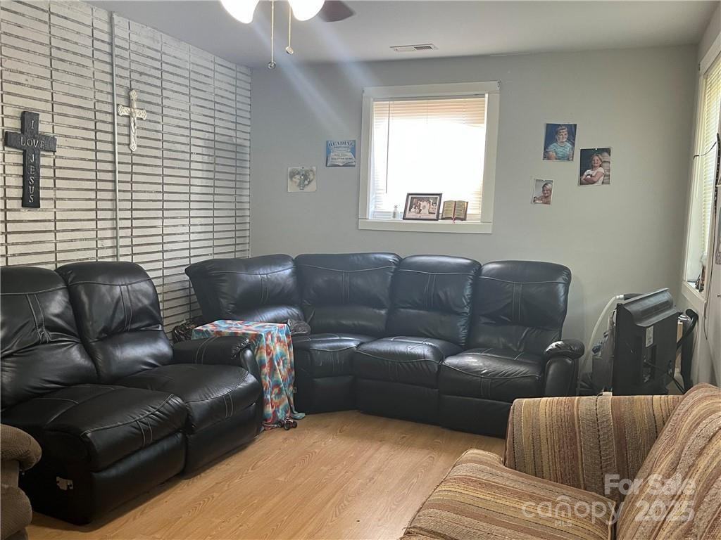 104 E Old Post Rd - Photo 4 of 7