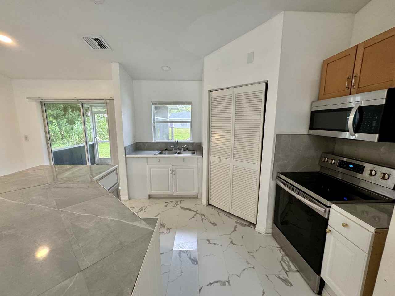 2410 George Ave S #0 - Photo 5 of 26