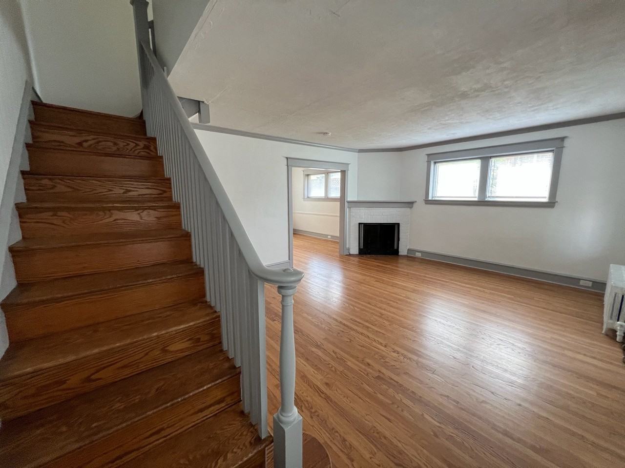 900 N Clayton St - Photo 3 of 10