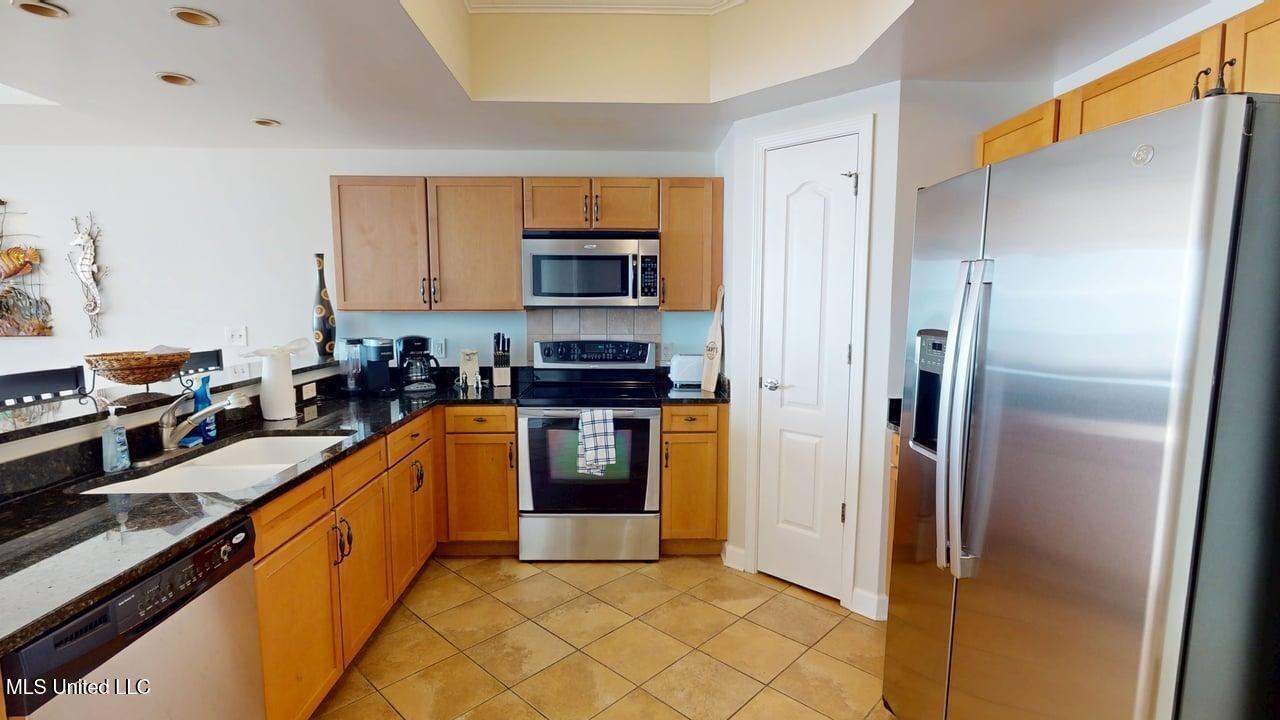 1200 Beach Dr - Photo 7 of 29