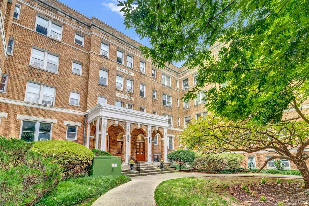 1820 Clydesdale Place Northwest #1 - Photo 2 of 28