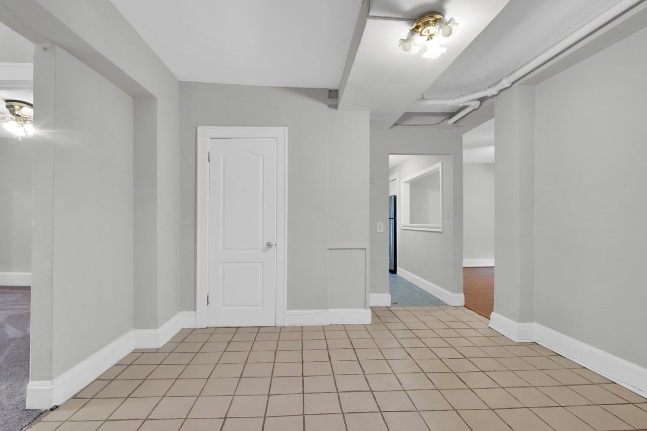 1820 Clydesdale Place Northwest #1 - Photo 3 of 28