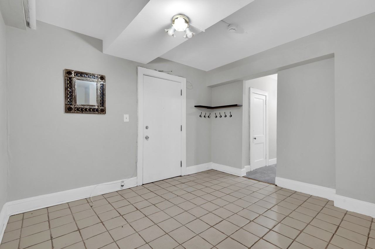 1820 Clydesdale Place Northwest #1 - Photo 4 of 28