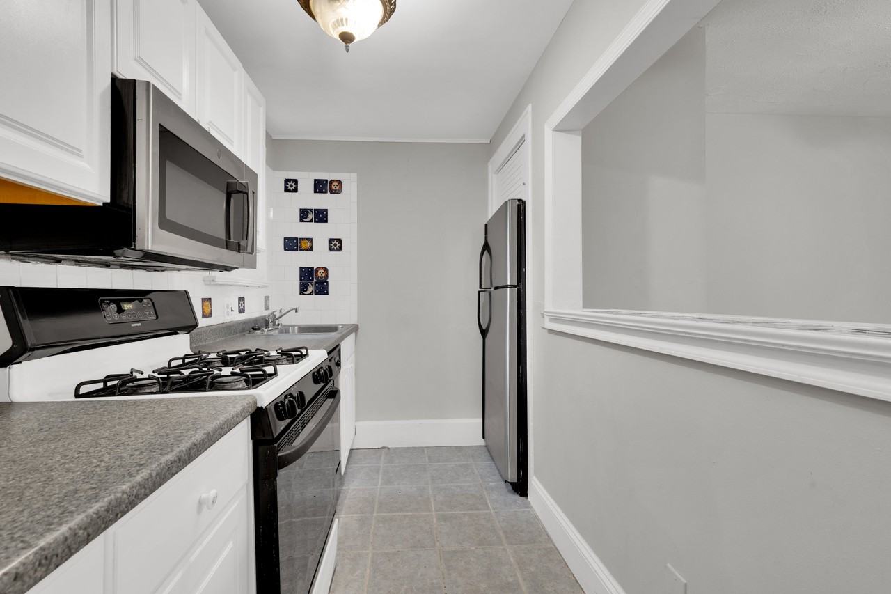 1820 Clydesdale Place Northwest #1 - Photo 5 of 28