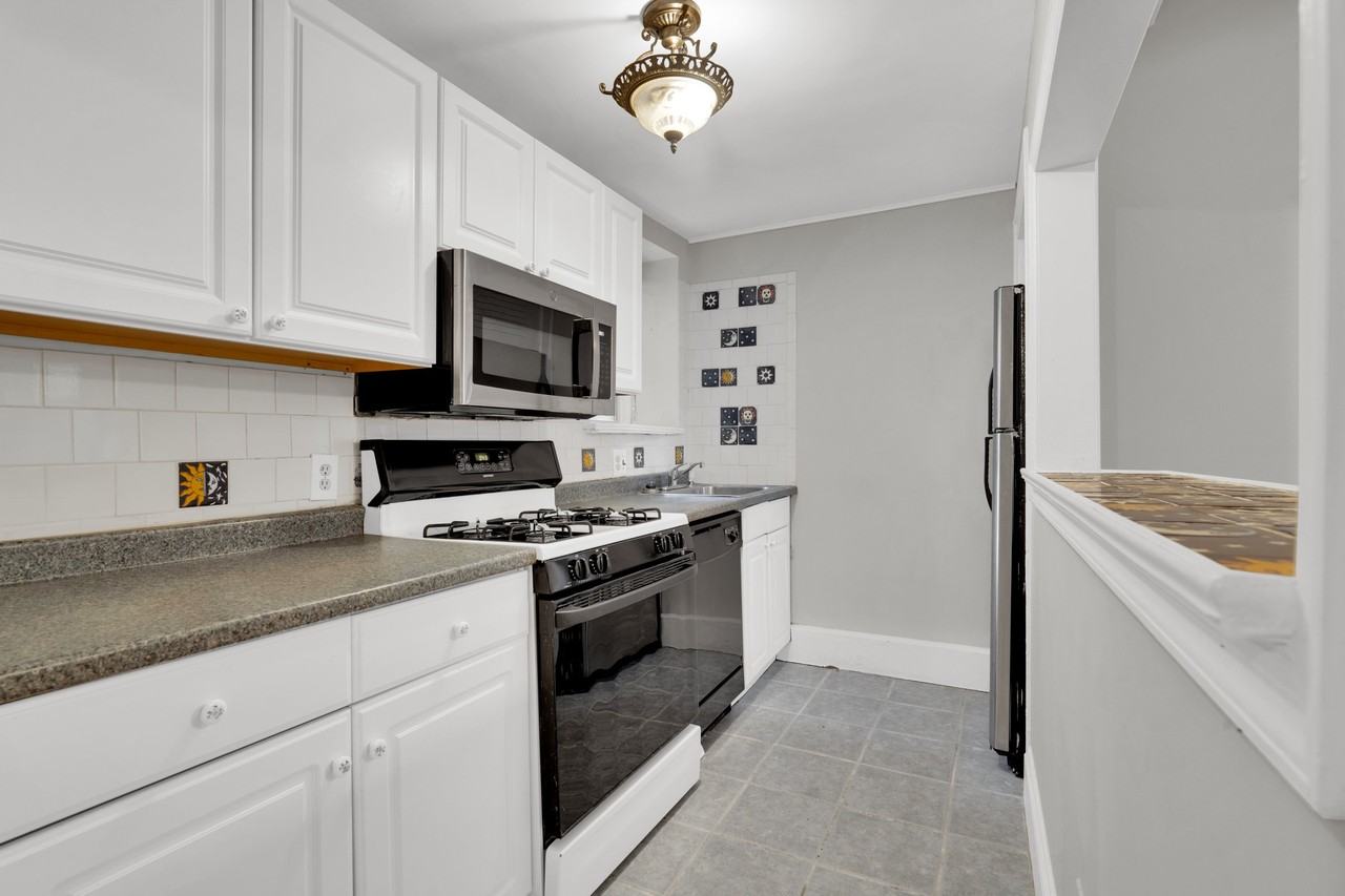 1820 Clydesdale Place Northwest #1 - Photo 6 of 28