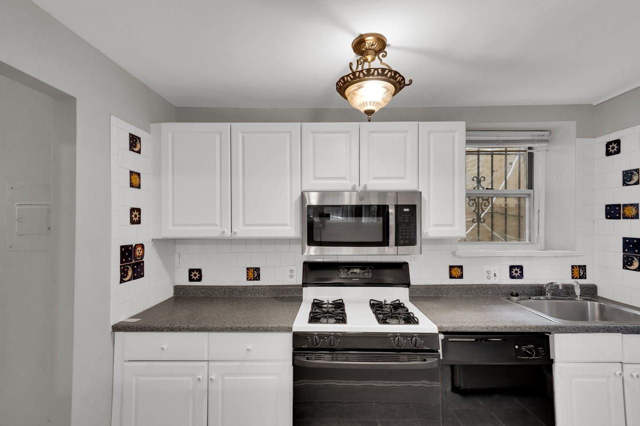 1820 Clydesdale Place Northwest #1 - Photo 7 of 28