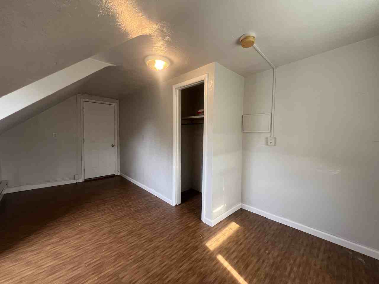 160 6th St #4 - Photo 5 of 10