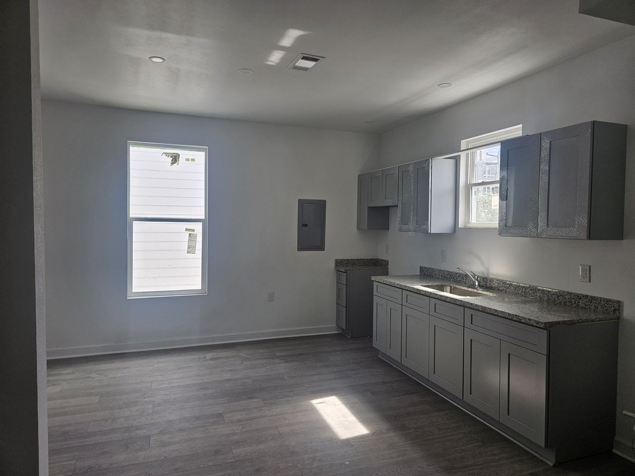 1321 S Rampart St #201 - Photo 4 of 9