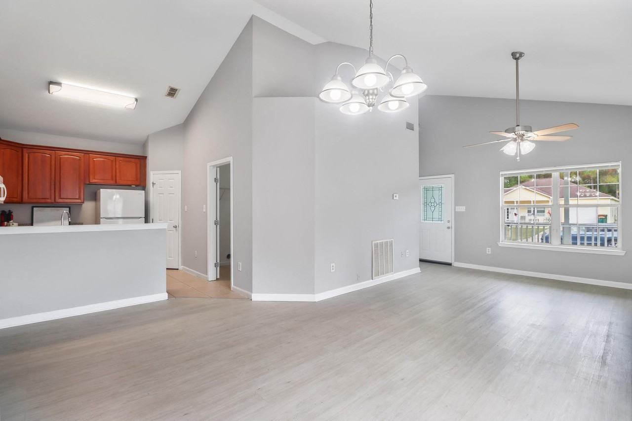 11517 Acorn Dr #1 - Photo 3 of 17