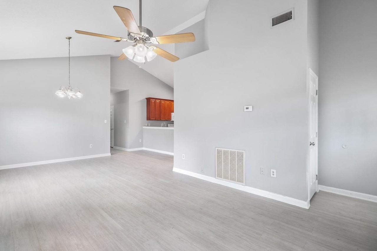 11517 Acorn Dr #1 - Photo 4 of 17