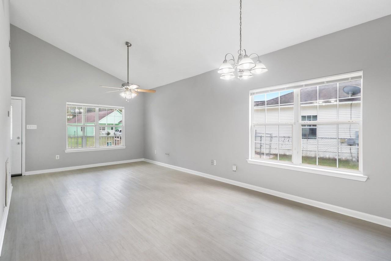 11517 Acorn Dr #1 - Photo 5 of 17