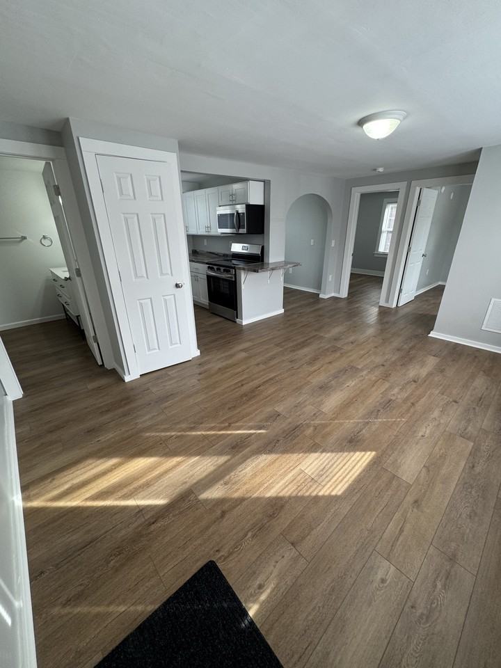 15 1/2 Elm St #2 - Photo 3 of 8