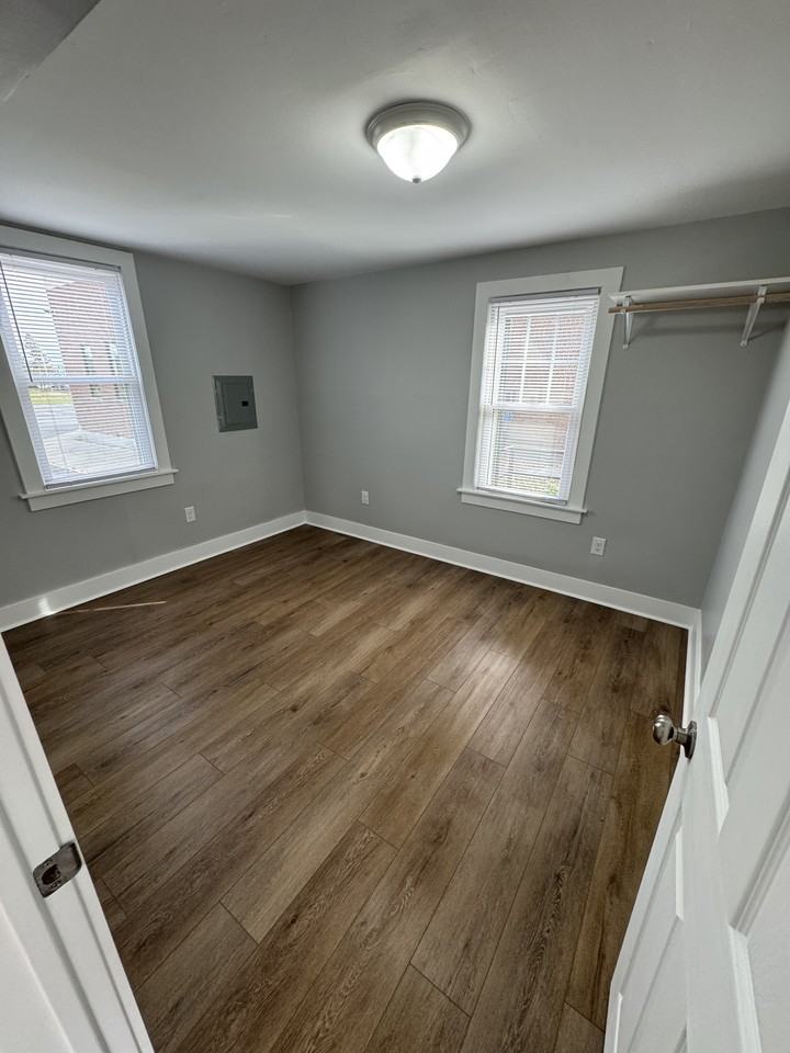 15 1/2 Elm St #2 - Photo 5 of 8