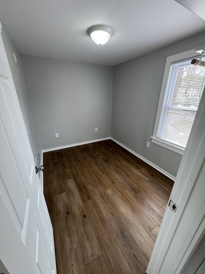 15 1/2 Elm St #2 - Photo 6 of 8