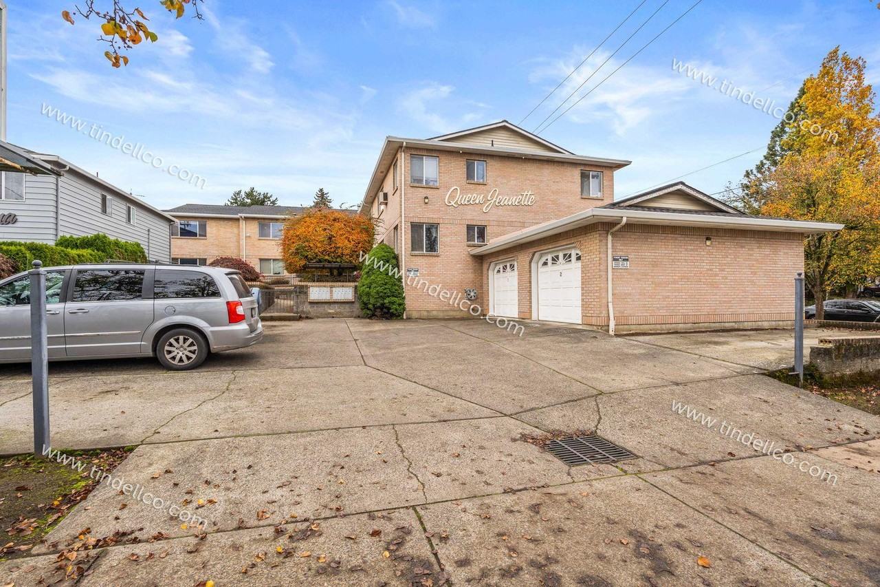 6034 N Lombard St - Photo 3 of 16