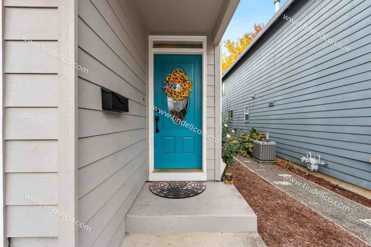 9211 N Hodge Ave - Photo 3 of 21